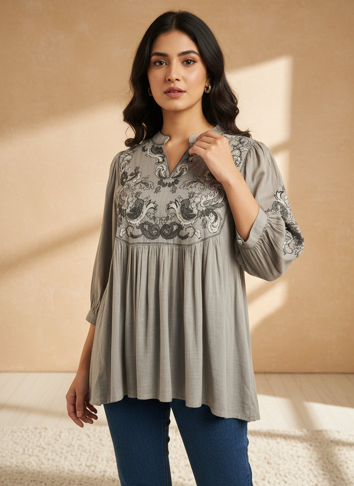 Grey top Bohemian embroidery