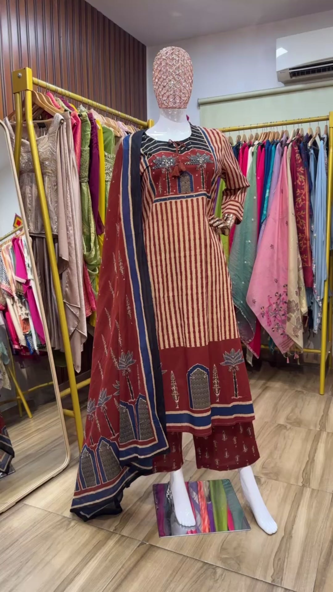 Red and blue palm trees dupatta set